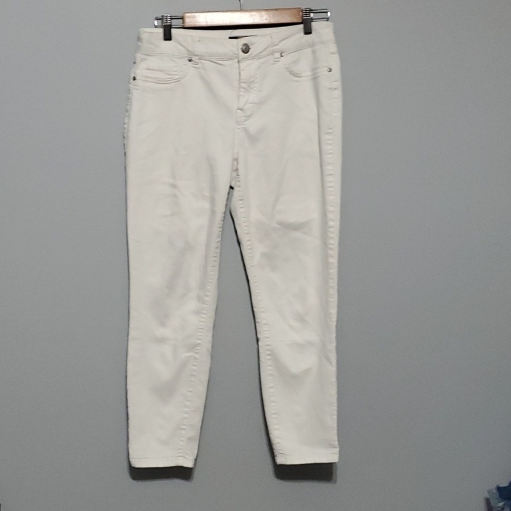 British Khaki Jeans Womens Size 8 White Pants Flexible Comfy Cropped